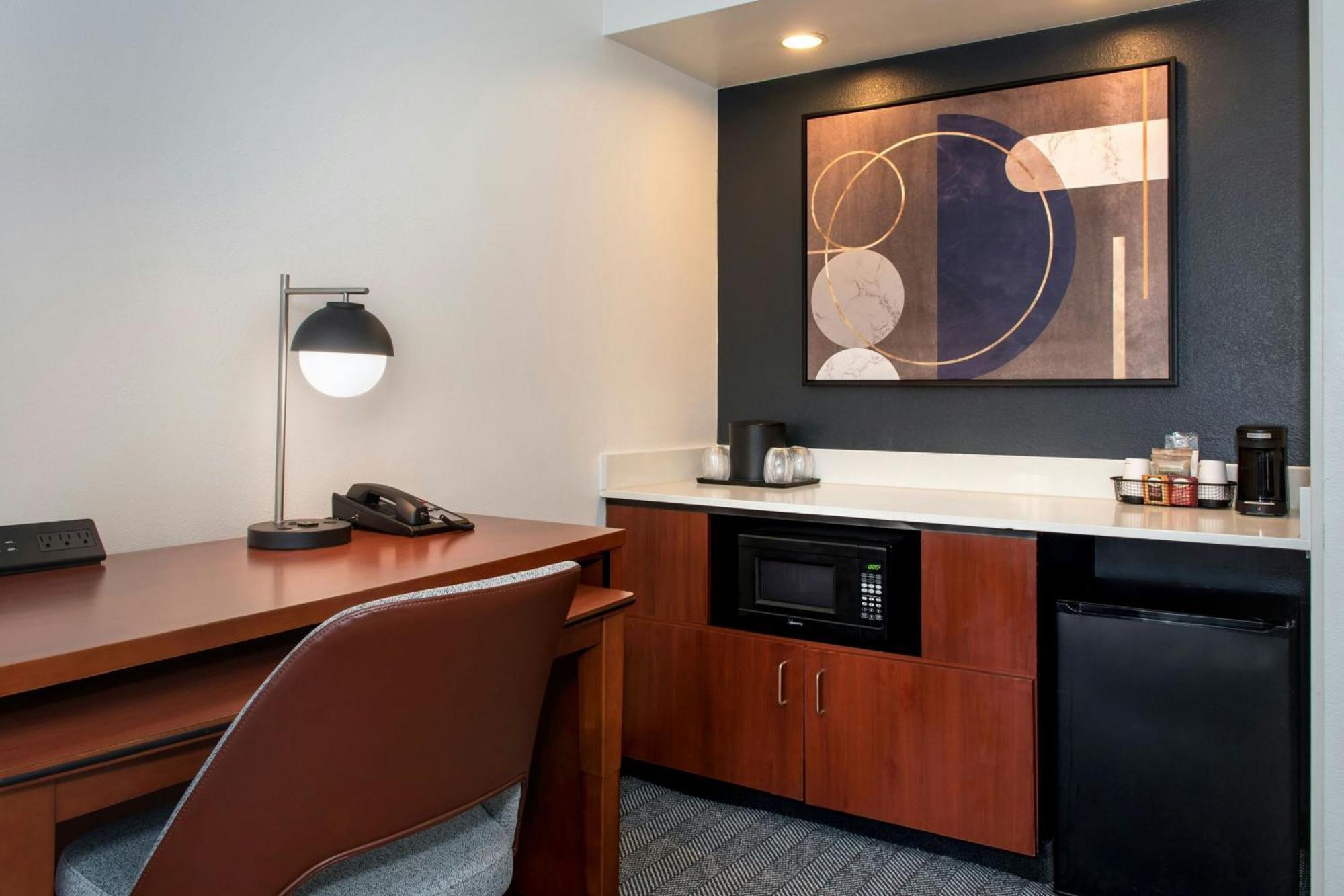 Courtyard By Marriott Annapolis Hotel Exterior photo