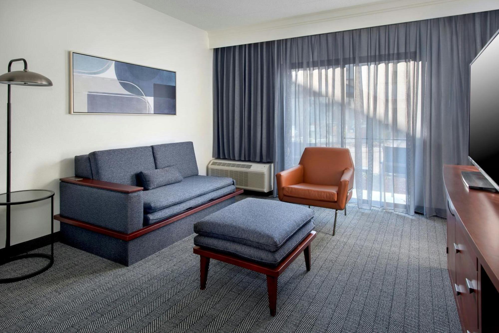 Courtyard By Marriott Annapolis Hotel Exterior photo